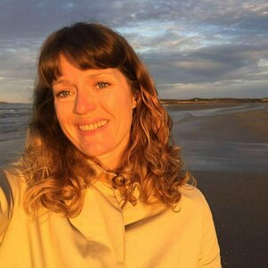 Alexandra Lhuissier  Erdeven, Professeur de yoga